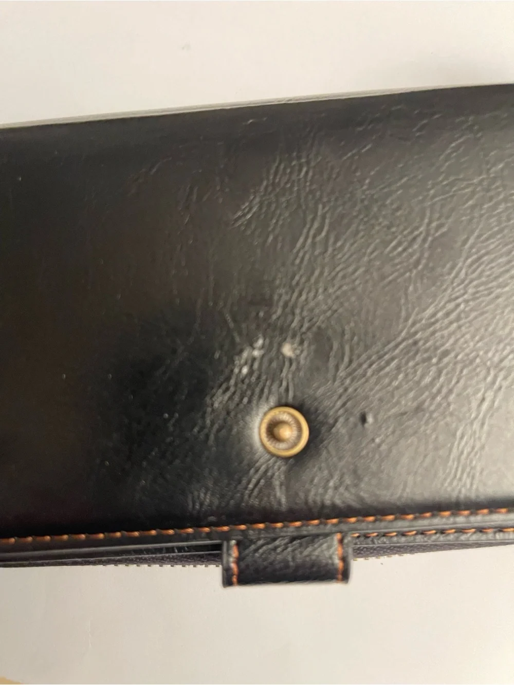 Pur Black Leather Zip-Top Men's Wallet with Brown Stitching
